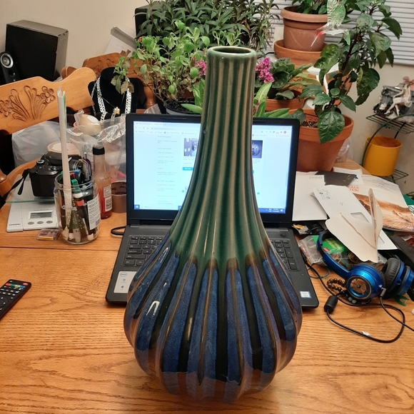 Ceramic Vase (Gift) - Picture 5 of 6